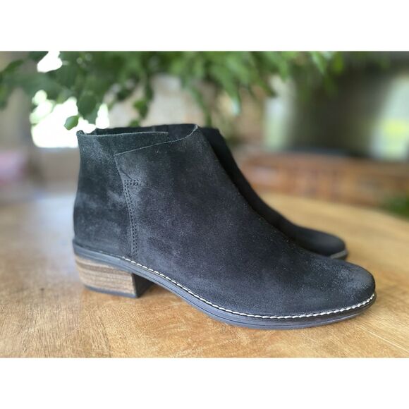 Very Volatile Black Genuine Suede Ankle Boots Women US 7.5 UK 5 EU 38 - Picture 1 of 10